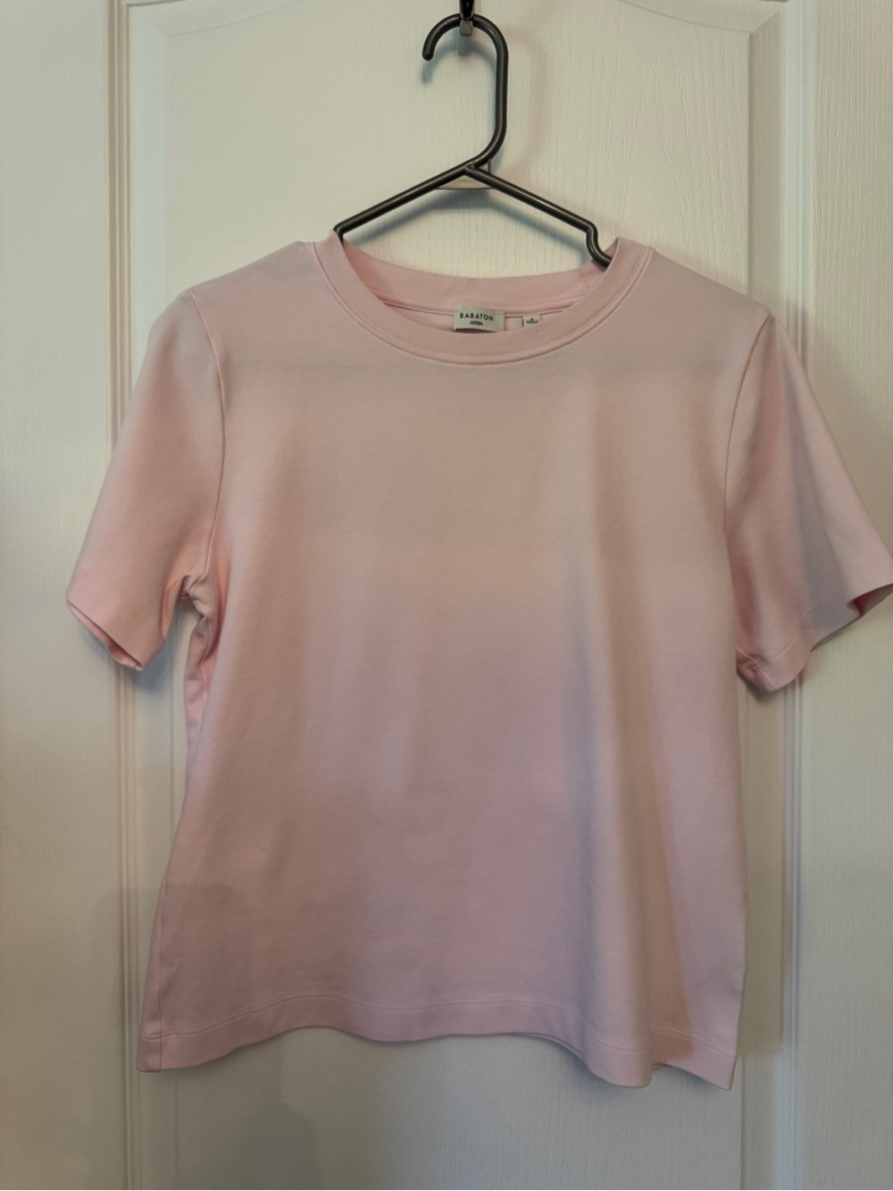 *Aritzia. Babaton Soft Pink Short Sleeve Crewneck Tee